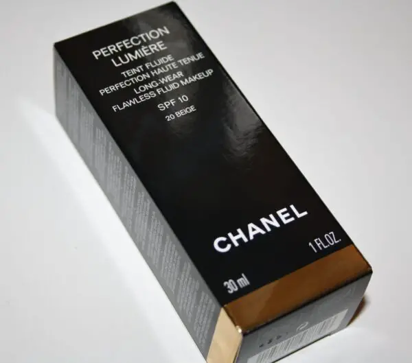 chanel-perfection-lumiere-foundation-20-beige-review