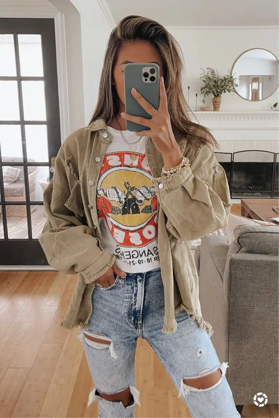 cute-layered-outfit-with-ripped-jeans-and-graphic-tee