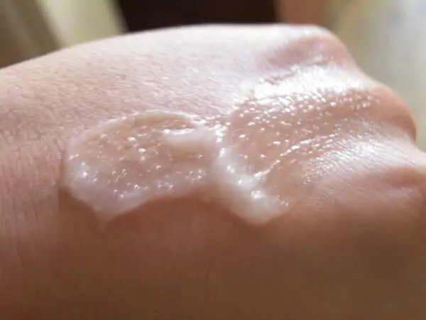 hand-therapy-nourishing-and-softening-handscrub-review2