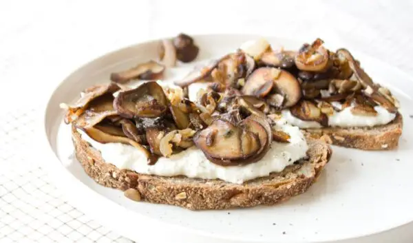 roasted-mushrooms-ricotta-on-toast