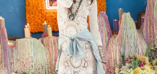 boho-style-outfit-with-crochet-dress
