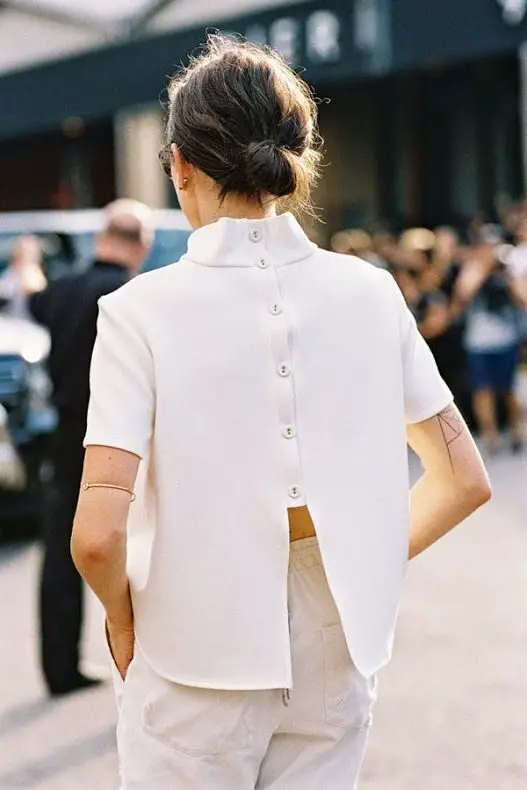detail-unique-back-buttons-white-shirt