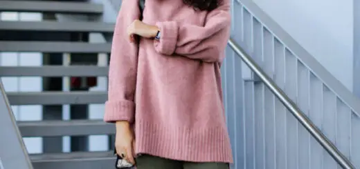 dusky-pink-sweater-and-olive-pants