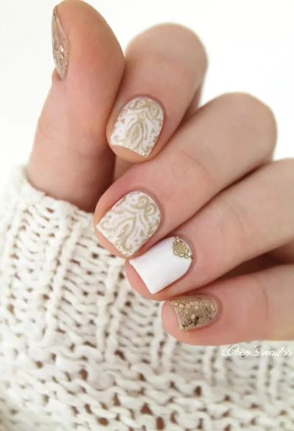 festive-gold-nail-art