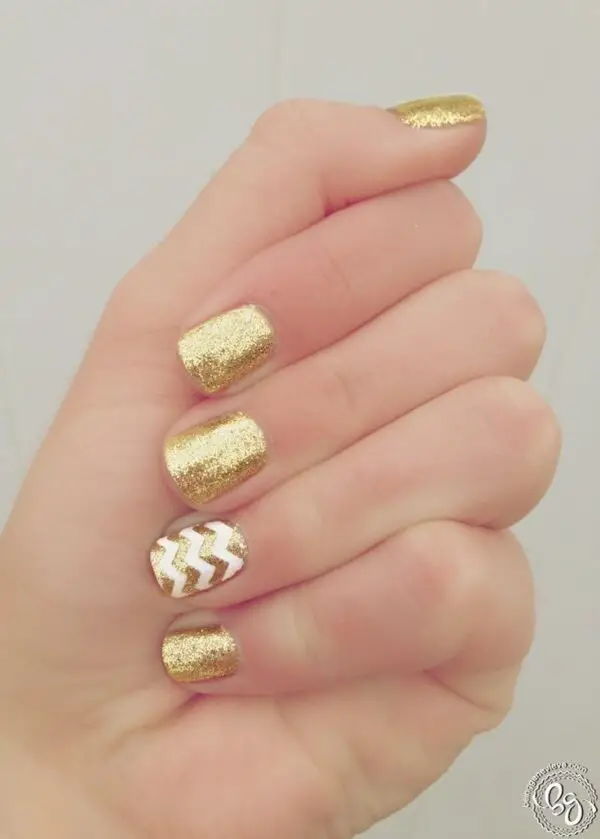 festive-holiday-nails