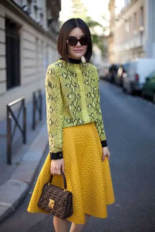 monochromatic-yellow-outfit-with-textures