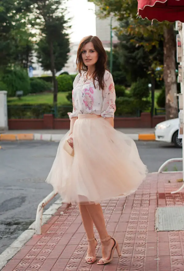 nude-sandals-and-tulle-skirt