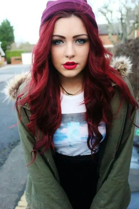 red-hair-and-bright-lips