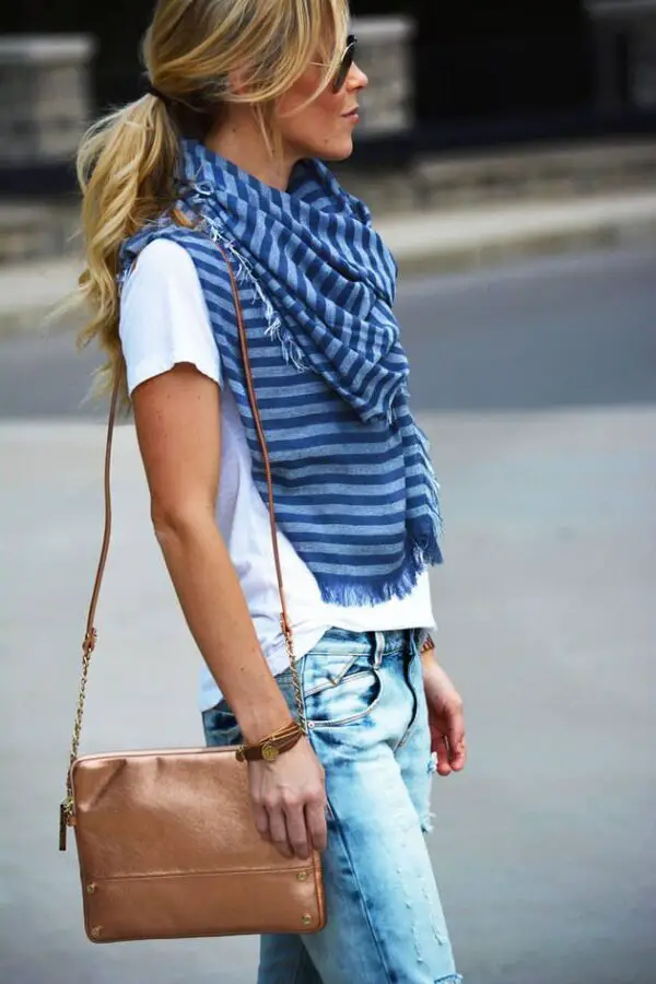 scarf-in-blue-stripes