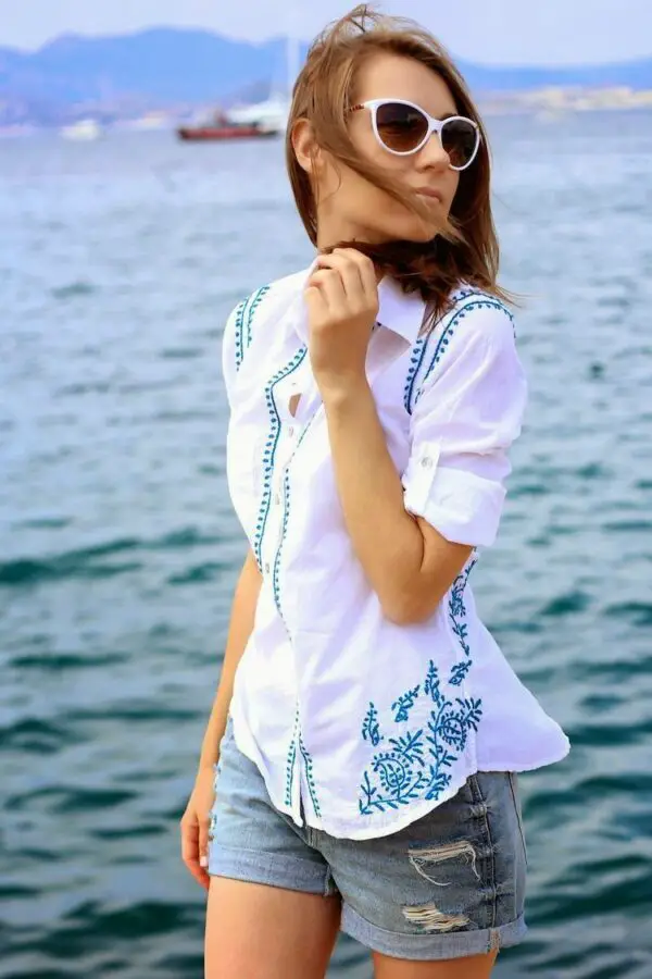 simple-embroidery-detail-summer-outfit