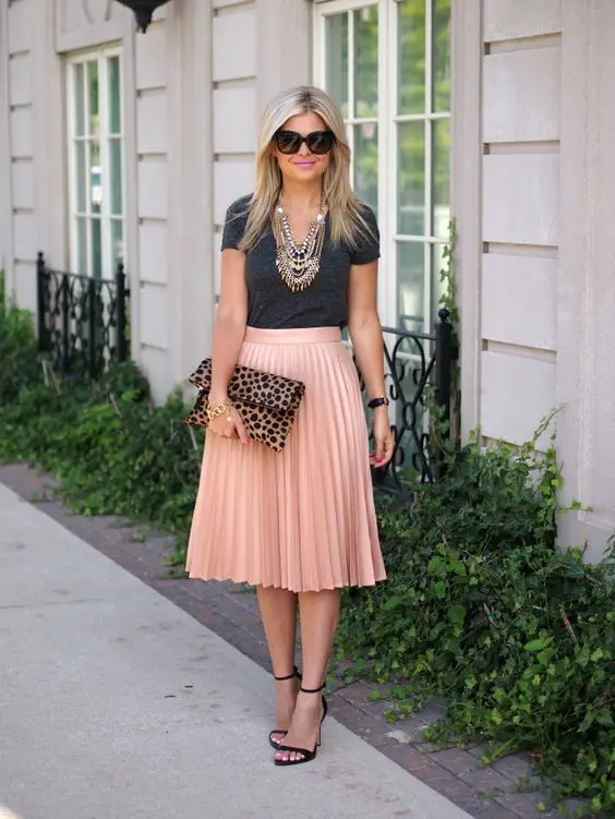 skirt-with-pleats-worn-with-gray-shirt-and-statement-necklace