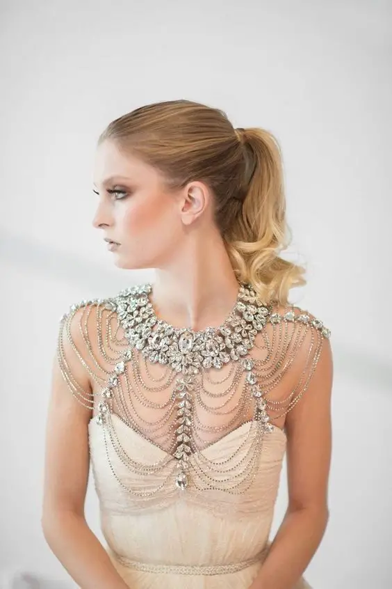 statement-necklace-for-brides