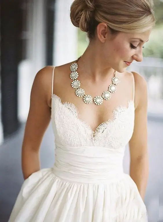 statement-necklace-for-the-bride
